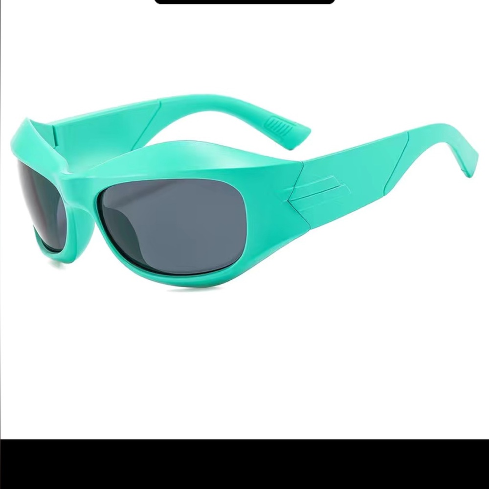 **NEVER WORN** retro rounded unisex Stylish Green Sunglasses